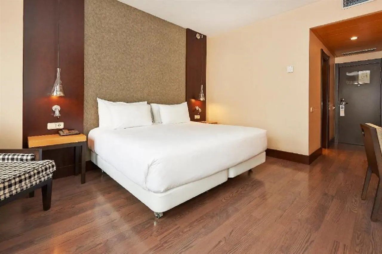 Nh Barcelona Eixample Hotel