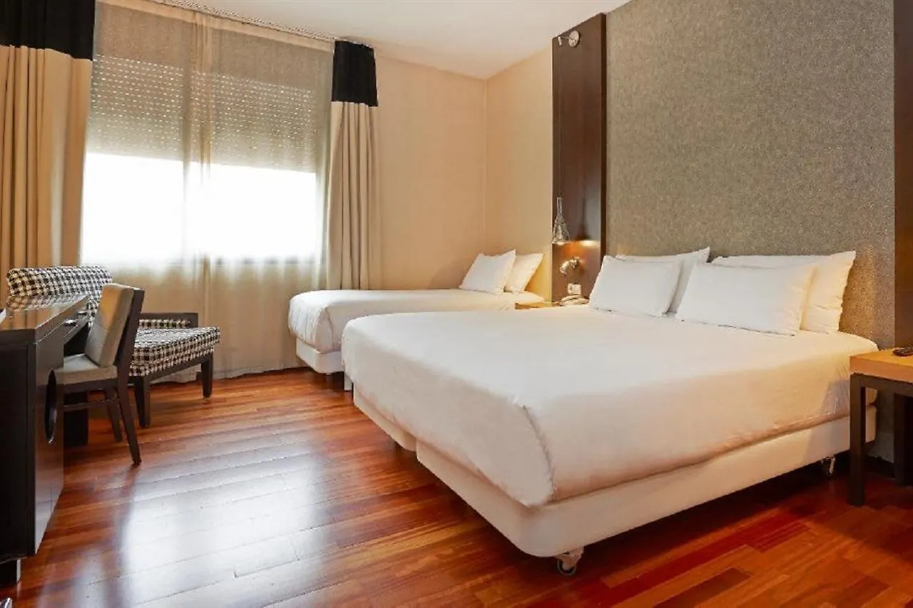 Nh Barcelona Eixample Otel
